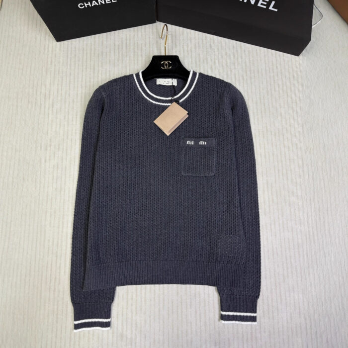 Elegant Crew-Neck Sweaters For Women - Image 1