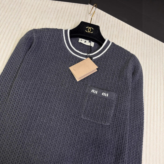 Elegant Crew-Neck Sweaters For Women - Image 3