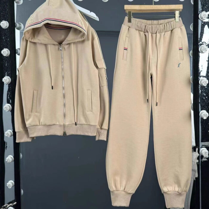Fashionable Versatile Tracksuits For Women - Image 1
