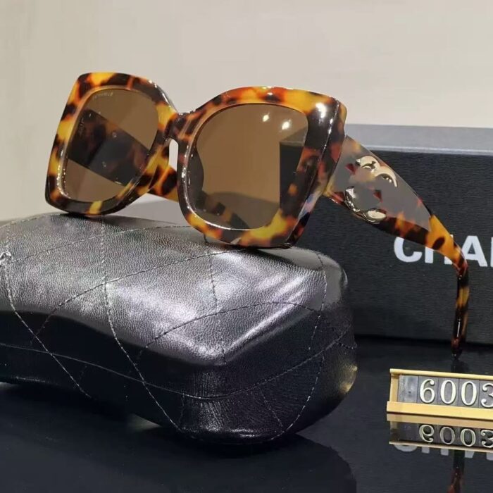 Trendy Square Sunglasses For Women - Image 4