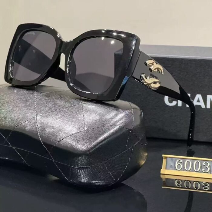 Trendy Square Sunglasses For Women - Image 3