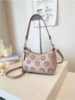 Trendy Shoulder Bags For Women - Image 3