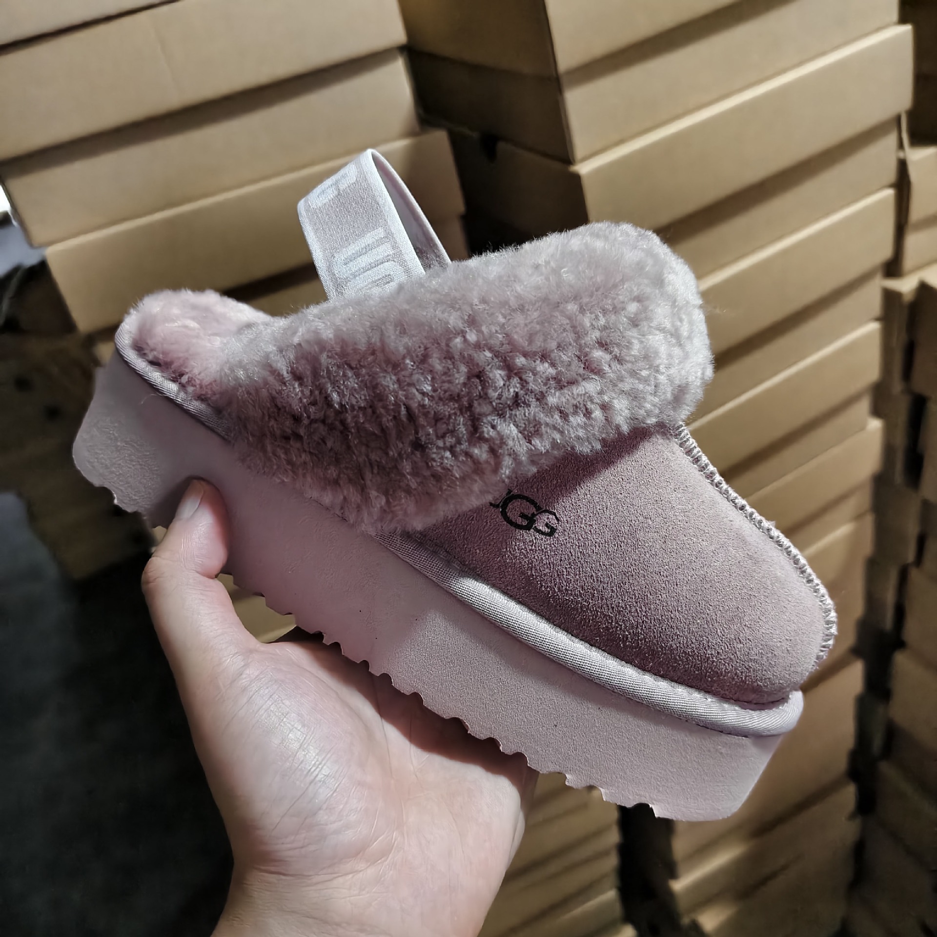 O1CN01cs5yBn26zJSm3N1KG_2220120327732-0-cib.jpg New Faux Fur Boots For Women - Image 1